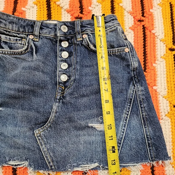 We The Free Mini Denim Skirt Size 24 - Picture 4 of 5